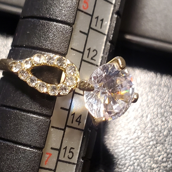 Gold Split shoulder beautiful CZ ring - Picture 5 of 8